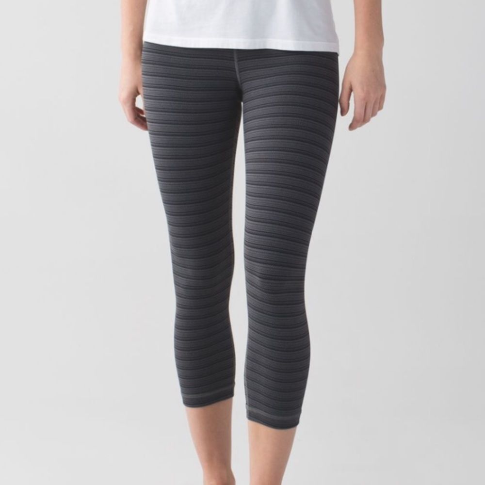 Lululemon Wunder Under Crop I Textured Stripe Slate Deep Coal size 6